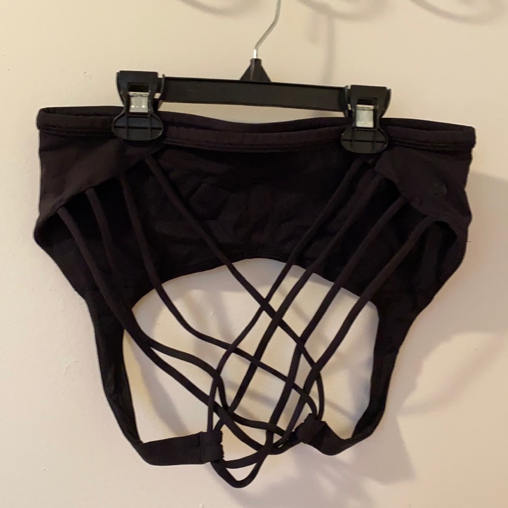 Black lululemon free to be wild bra. Size 6